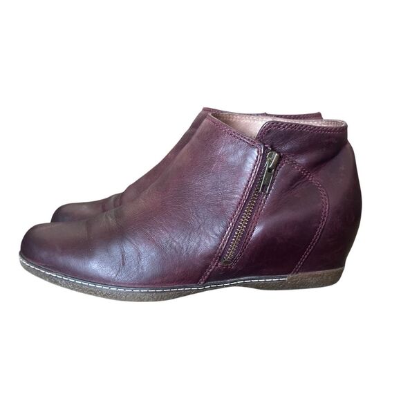DANSKO Leyla Hidden Wedge Bootie Wine Size 39  US Size 8.5–9 - Picture 3 of 9